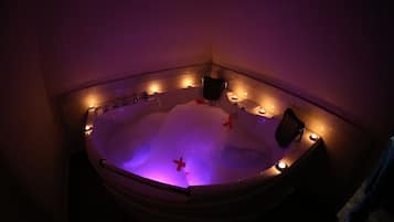 Luxury Room, Mountain View | Jetted tub