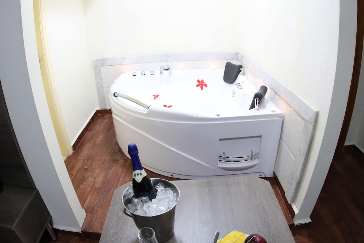 luxury room, mountain view | jetted bathtub