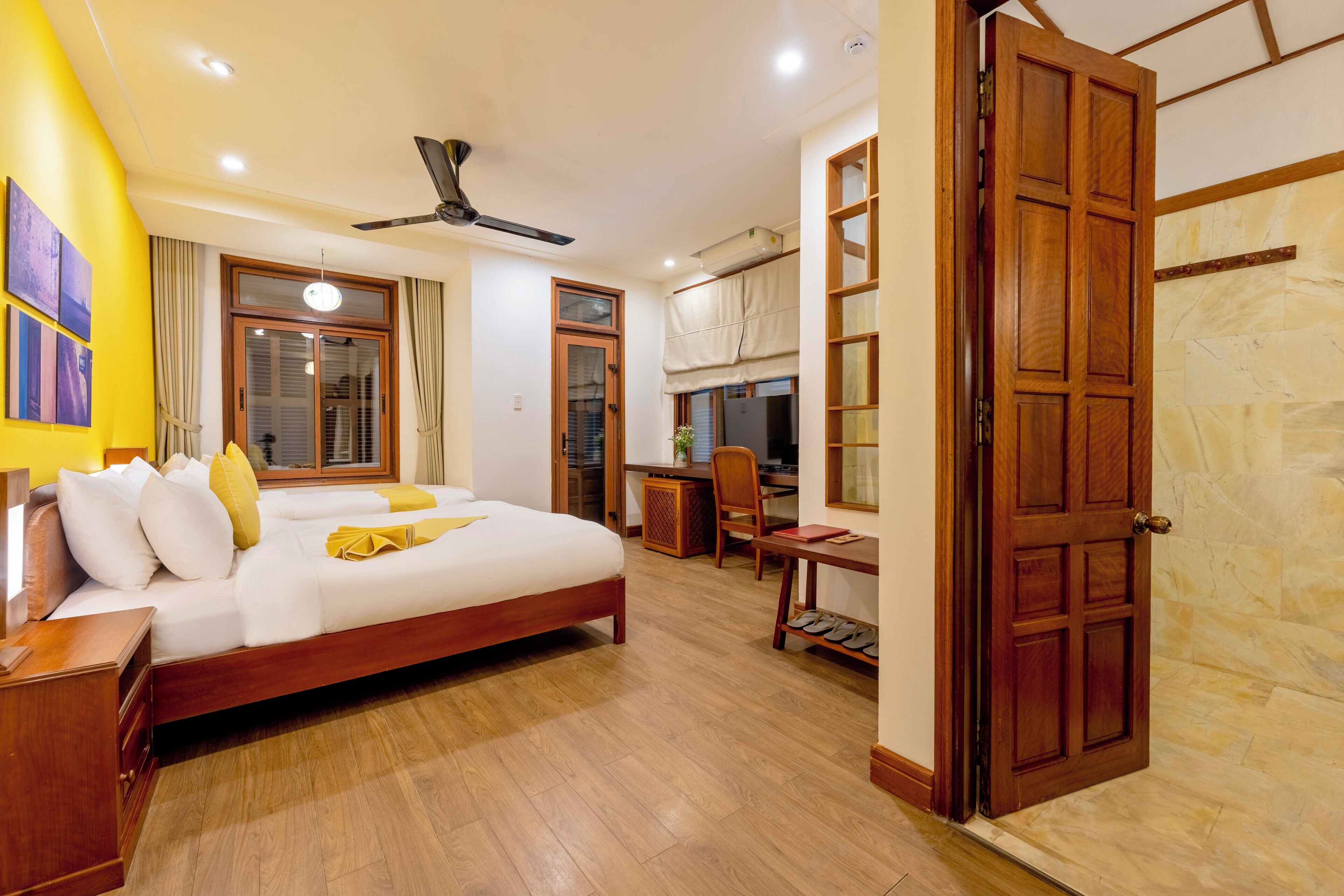 deluxe triple room | 1 bedroom, minibar, desk, free cots/infant beds