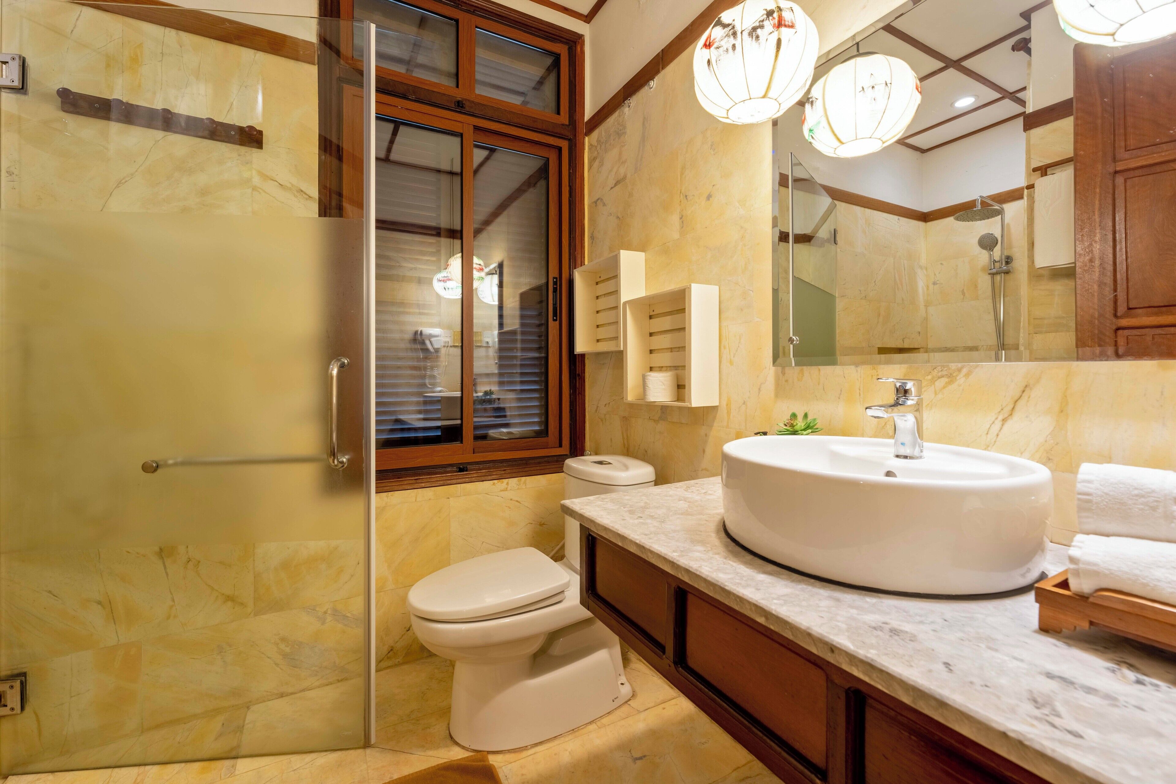 deluxe triple room | bathroom | shower, free toiletries, bathrobes, towels