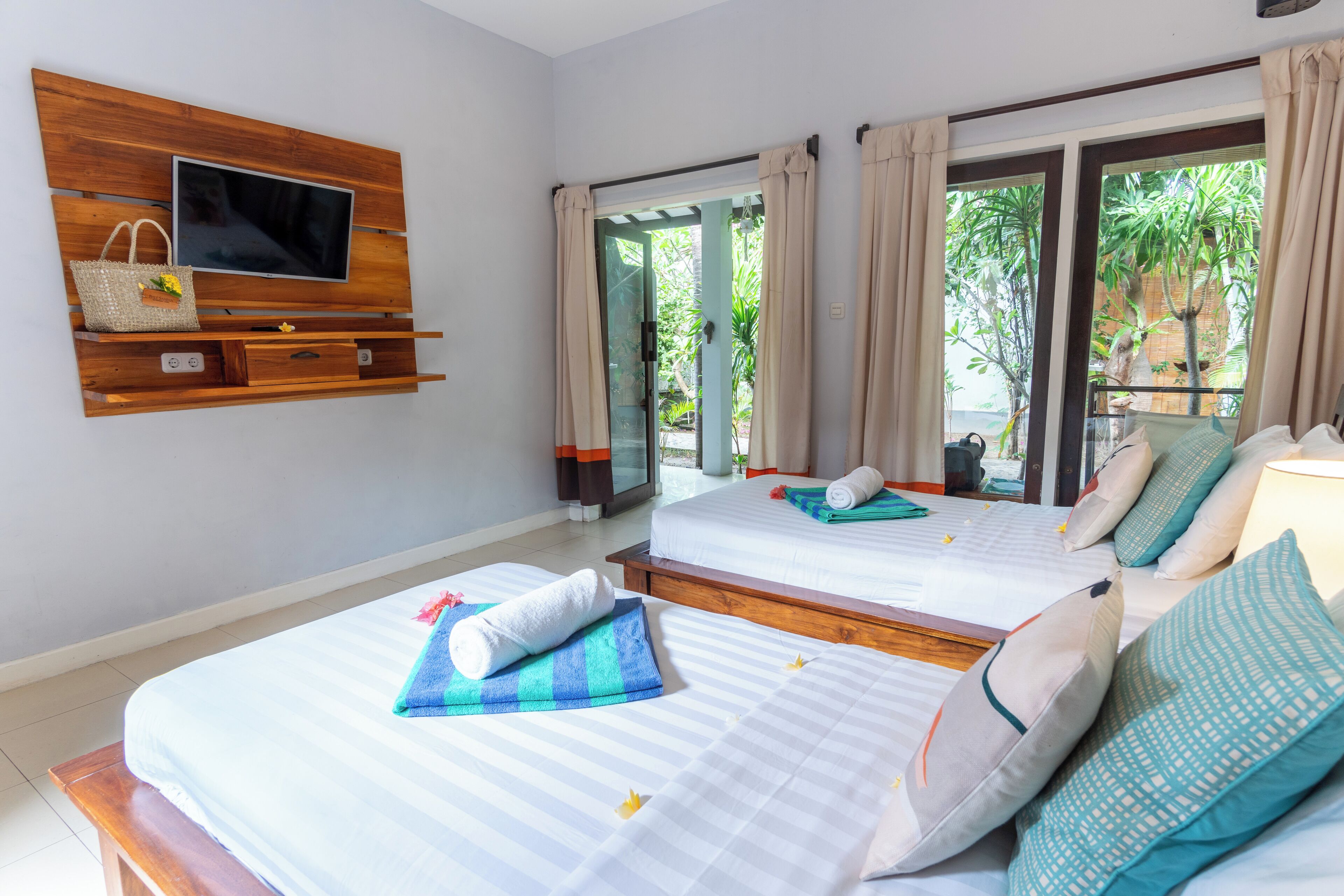 room, 2 single beds, garden view | 1 bedroom, minibar, in-room safe, desk