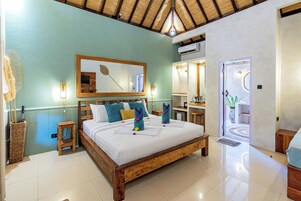 Bungalow Deluxe, vistas a la piscina | Detalle del interior