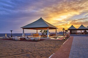 Property grounds - Dunes by Al Nahda (Barka)