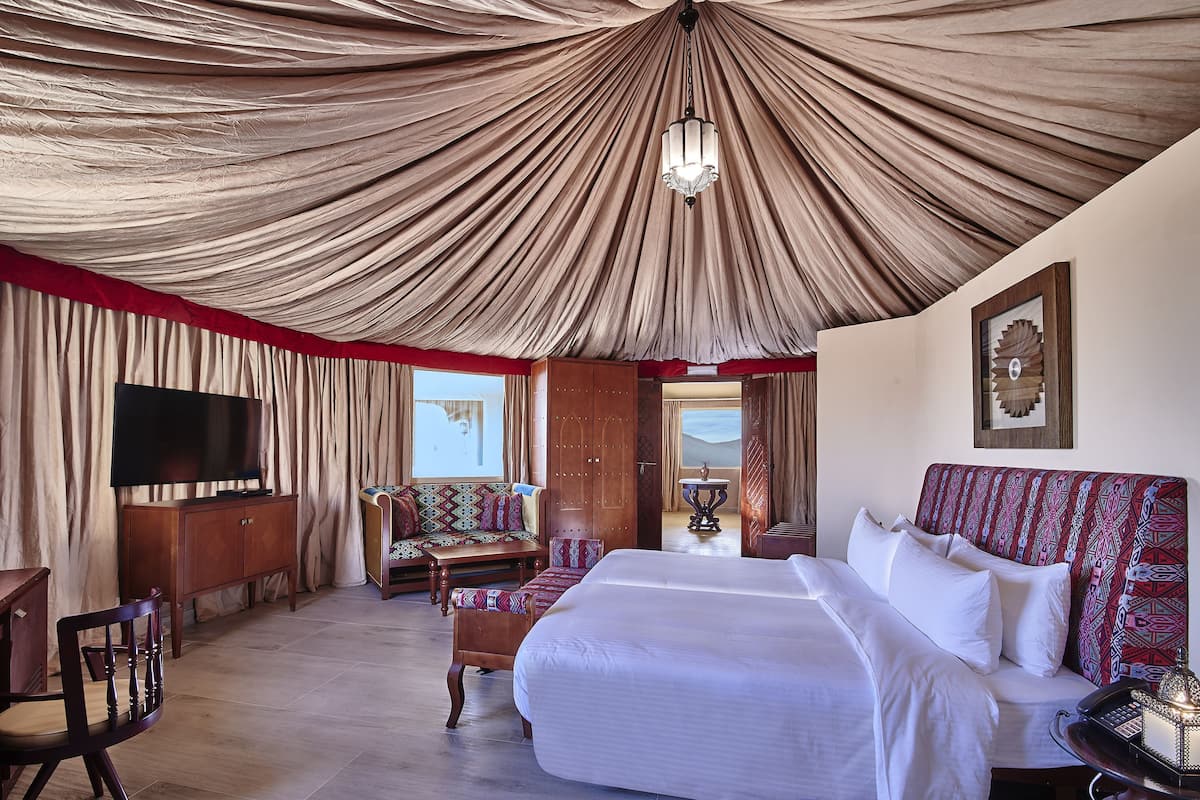 1 bedroom, premium bedding, free minibar, in-room safe