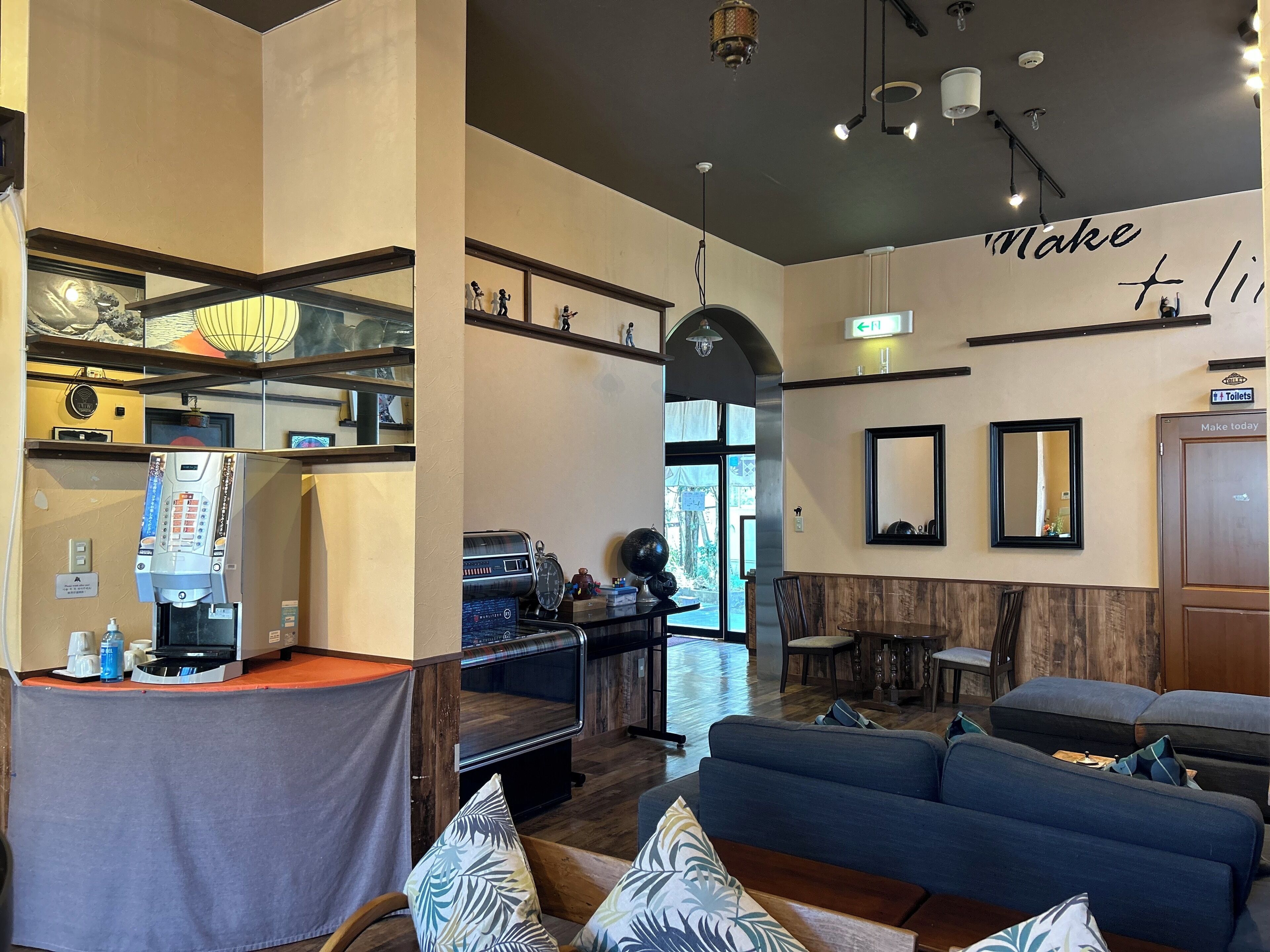 Réfrigérateur, micro-ondes dans l'espace commun