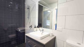 Apartment, 2 Bedrooms, Terrace | Bathroom | Shower, free toiletries, hair dryer, towels