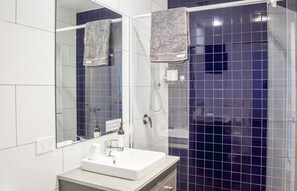 Apartment, 2 Bedrooms, Terrace | Bathroom | Shower, free toiletries, hair dryer, towels - One of a Kind Apartments (Dickson)