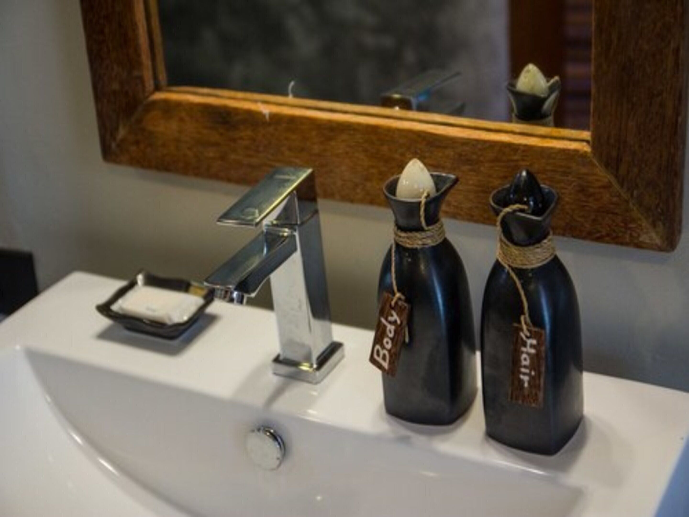 deluxe garden bungalow | bathroom sink