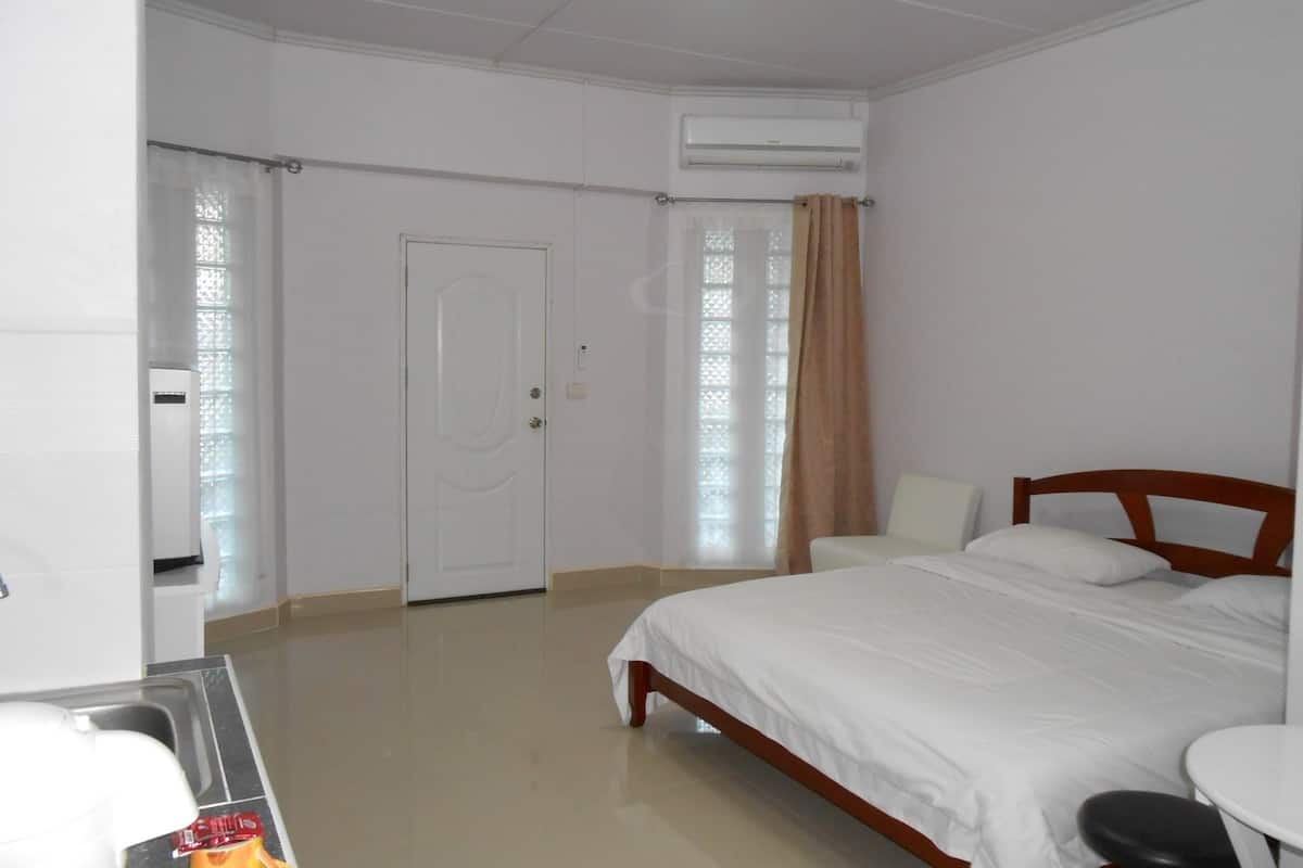 Superior Room (V I P) | Desk, rollaway beds, free WiFi