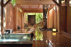 Phòng truyền thống (Maisonette, Annex, Open Air Bath) | Phòng tắm | Đồ dùng nhà tắm miễn phí, máy sấy tóc, dép đi trong nhà 