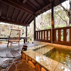 Quarto superluxo (Open Air Bath) | Banheiro | Produtos de toalete grátis, secador de cabelo, chinelos, bidê