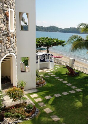 Property grounds - Squares Cafe and Apartments (Puerto Galera)