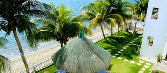 Squares Cafe and Apartments