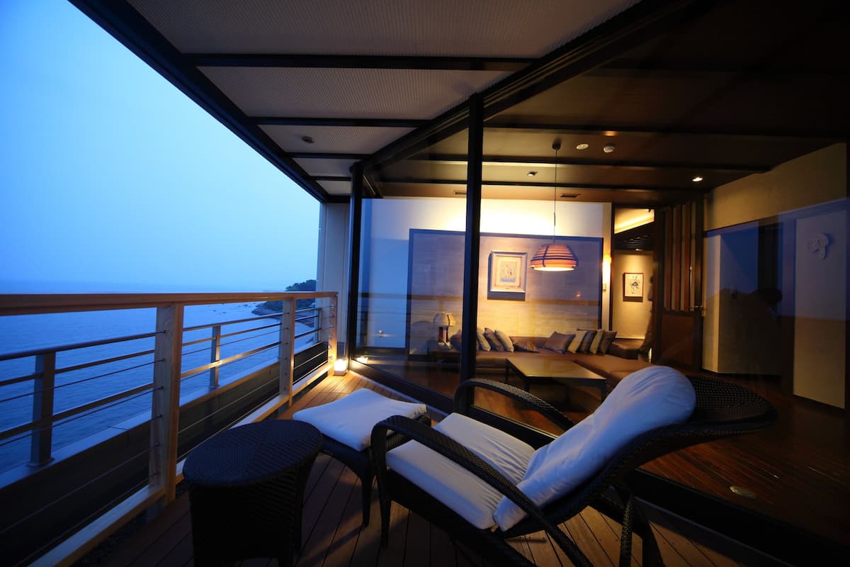 Luxury Suite Room with Open-air Bath (TYPE O) | 1 bedroom, minibar, in-room safe, free wired internet