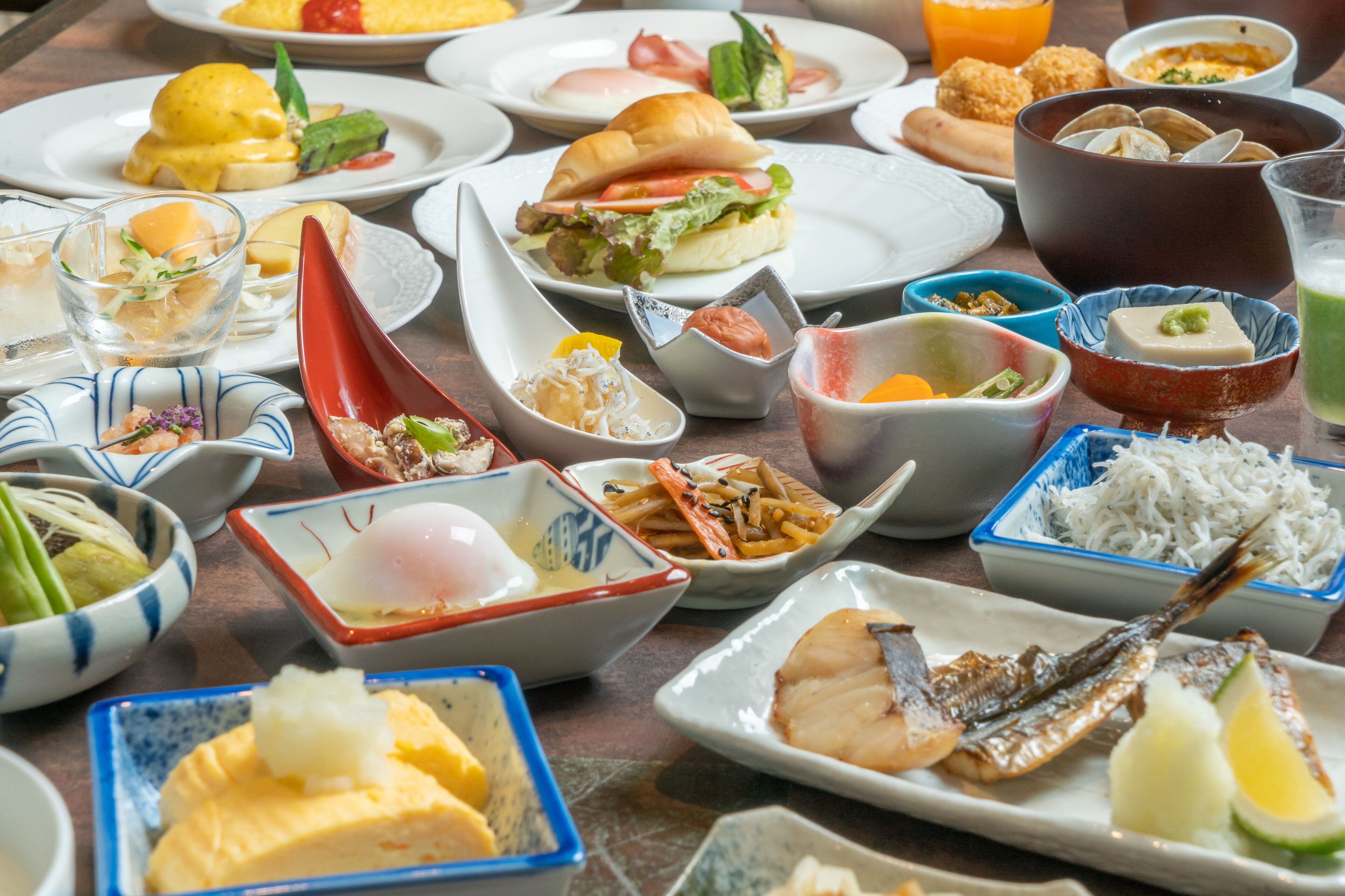 朝食 (フル ブレックファスト)、毎日提供 (1 名様 4000 JPY)