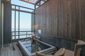 Habitación, no fumadores (G2 Type, "Sky", "Rainbow") | Baño | Bañera y ducha independientes y bañera de agua termal