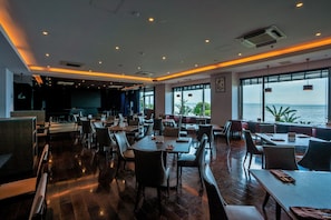Daily full breakfast (JPY 4000 per person)