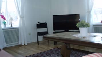 Apartment, 3 Bedrooms, Kitchen | Living area | TV