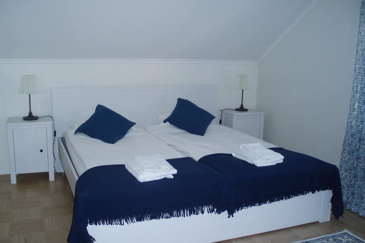 Apartment, 3 Bedrooms, Kitchen | Hypo-allergenic bedding, blackout curtains, soundproofing