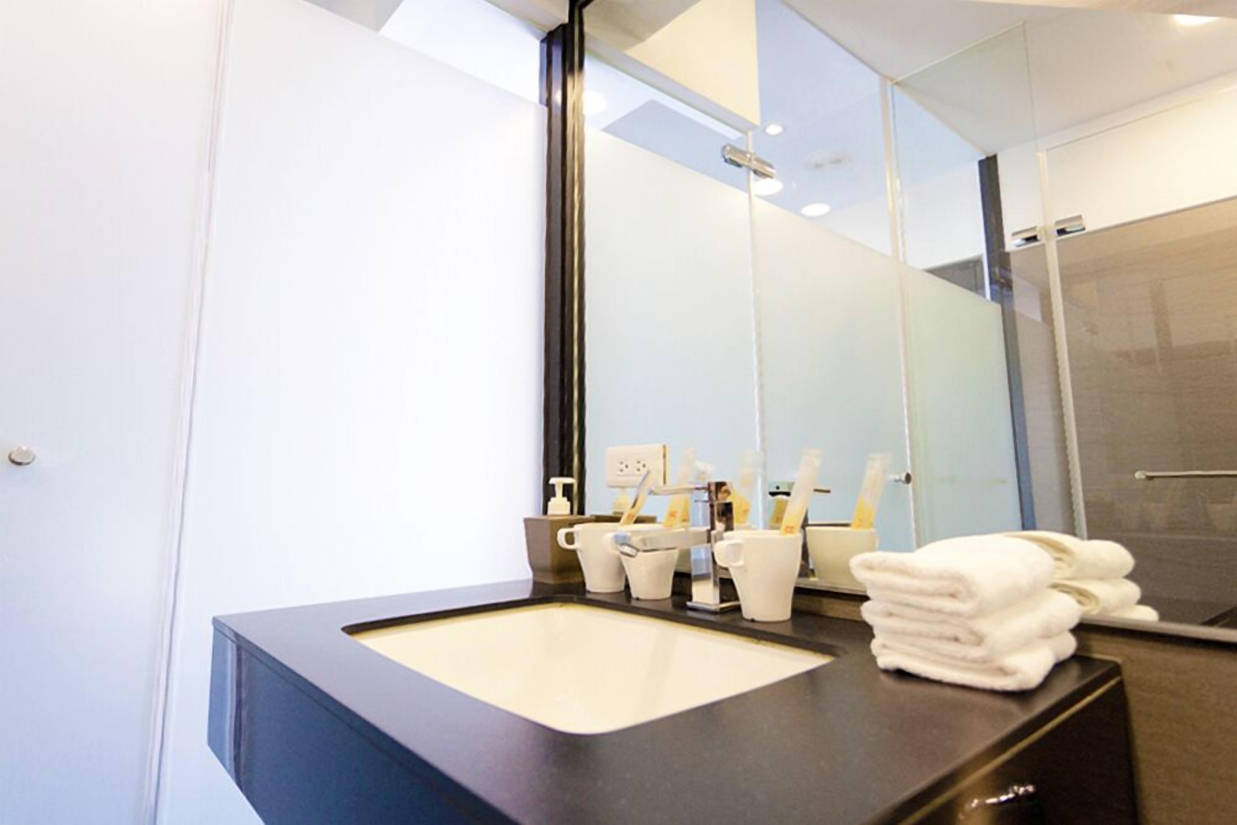 quadruple room | bathroom sink