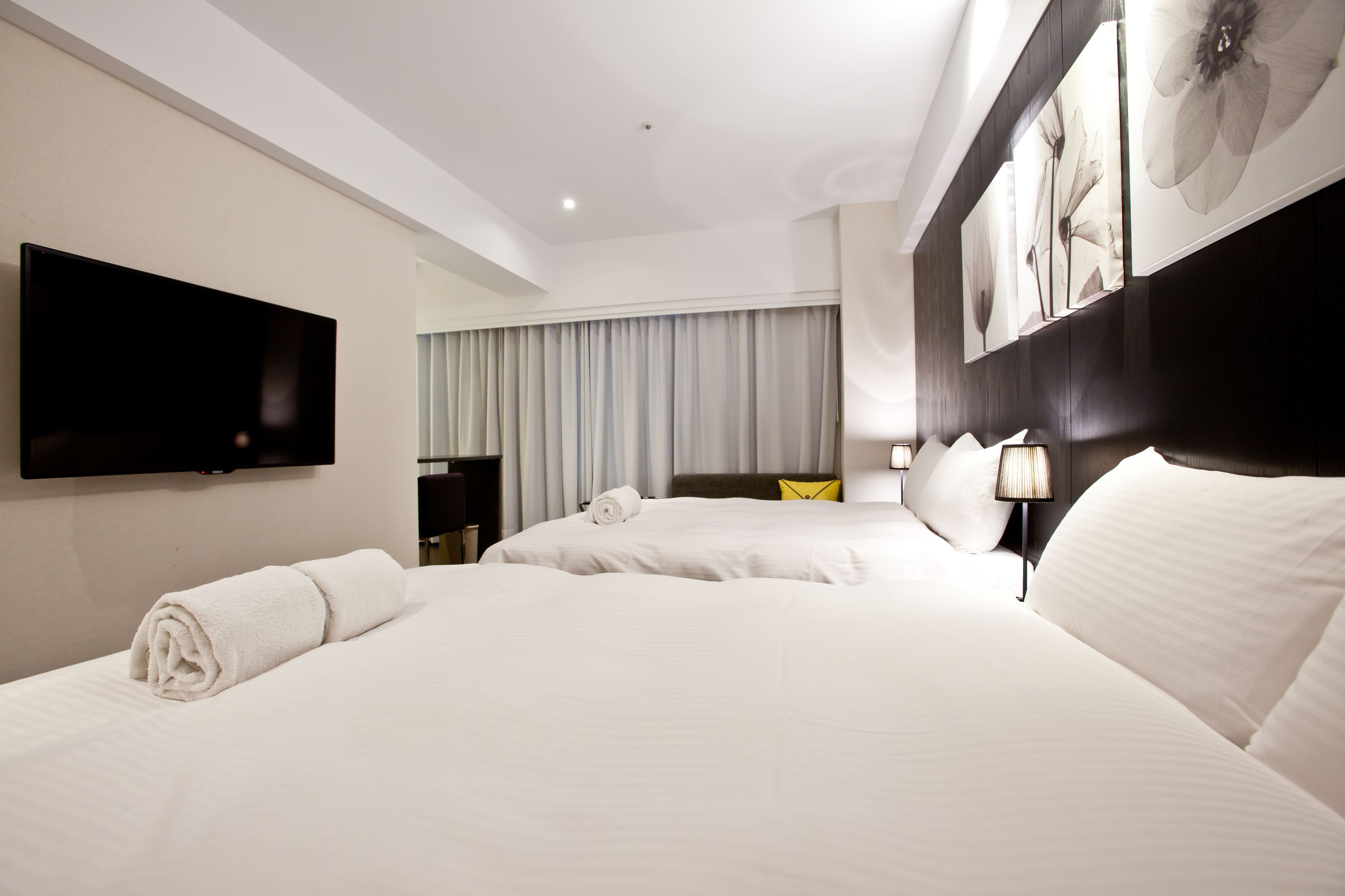 standard quadruple room | desk, free wifi, bed sheets