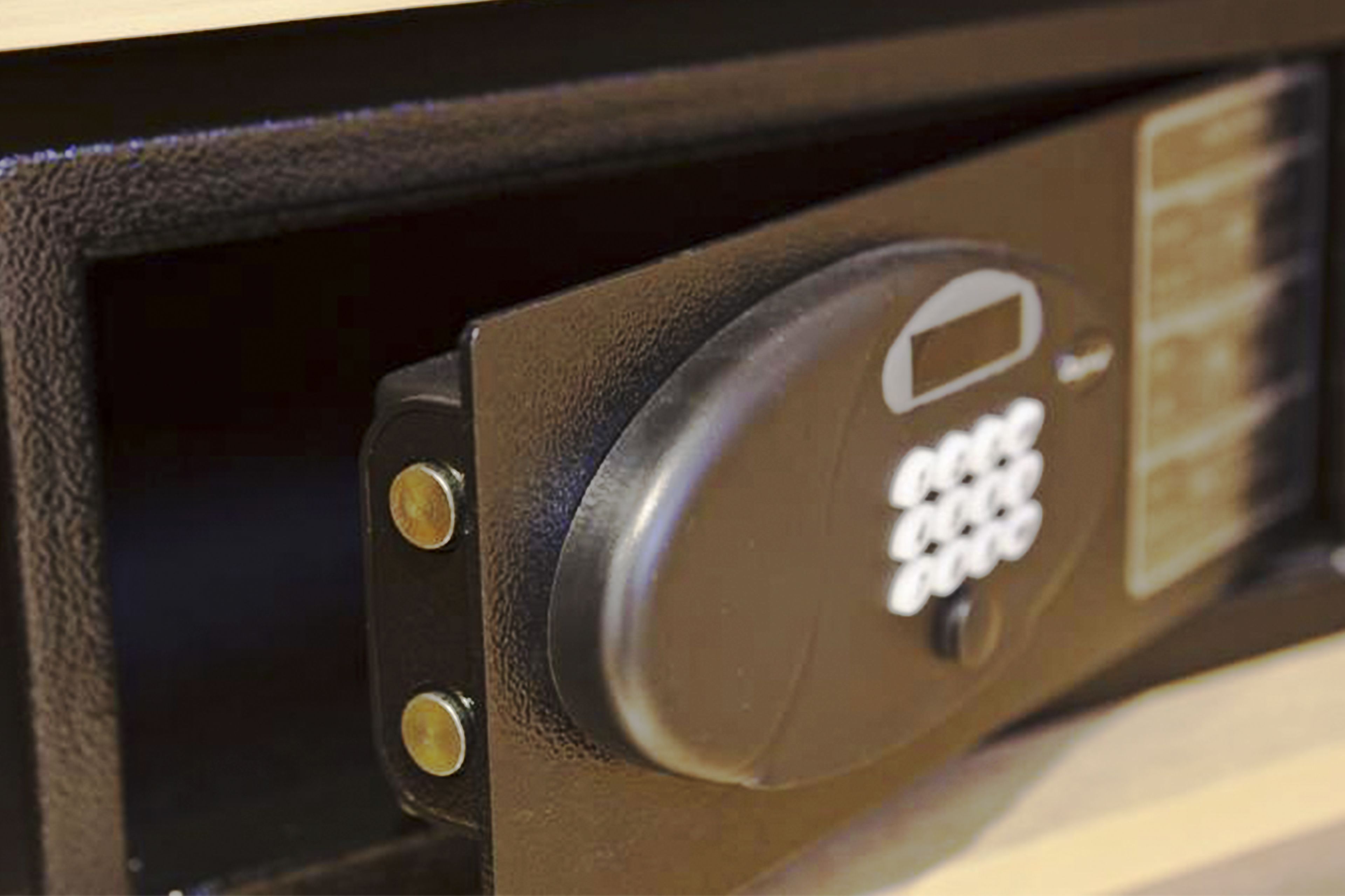 business room, 1 queen bed | safe