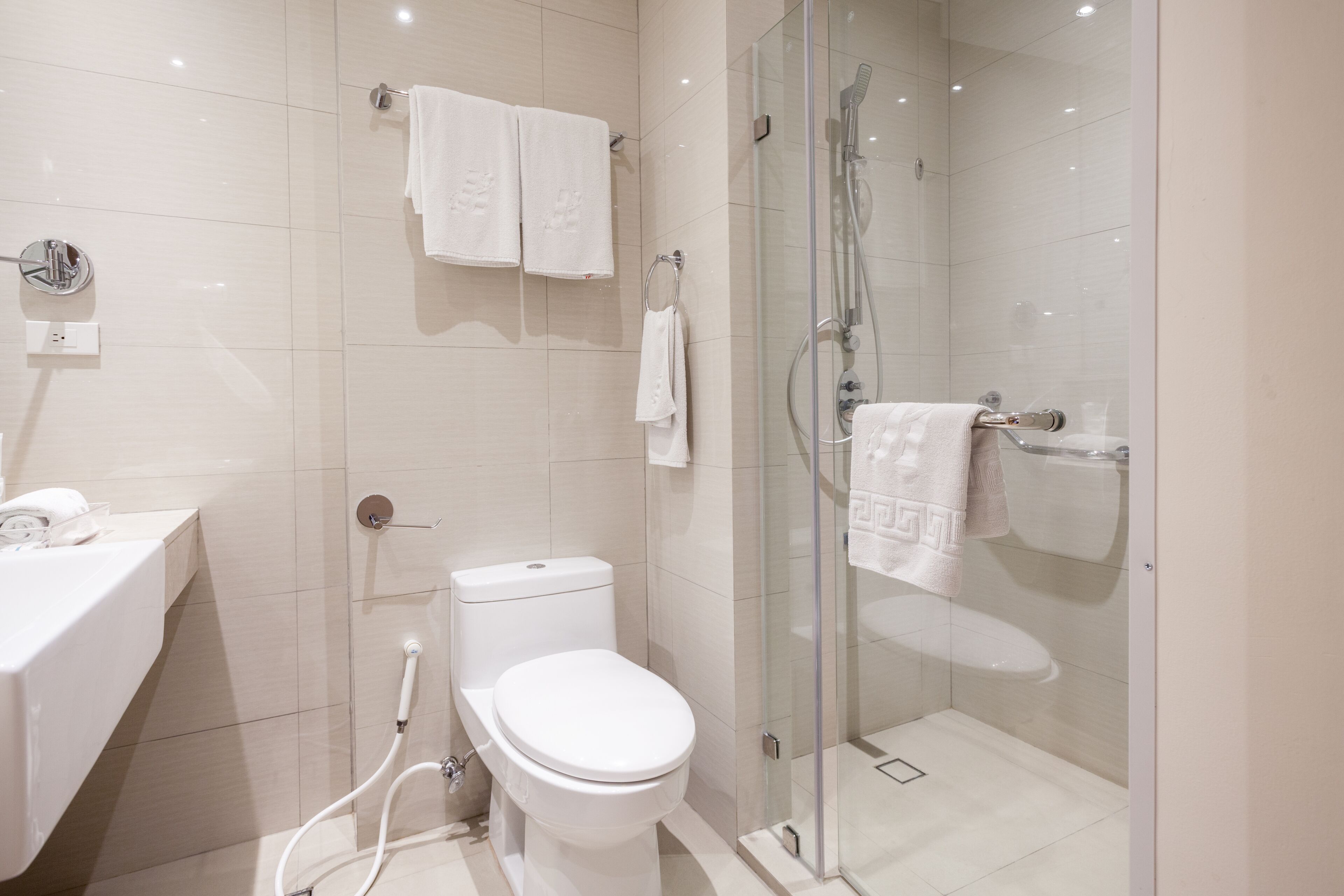 business triple room | bathroom | shower, free toiletries, hair dryer, bathrobes