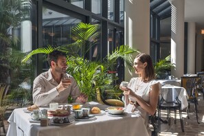 Desayuno bufé gratuito y diario