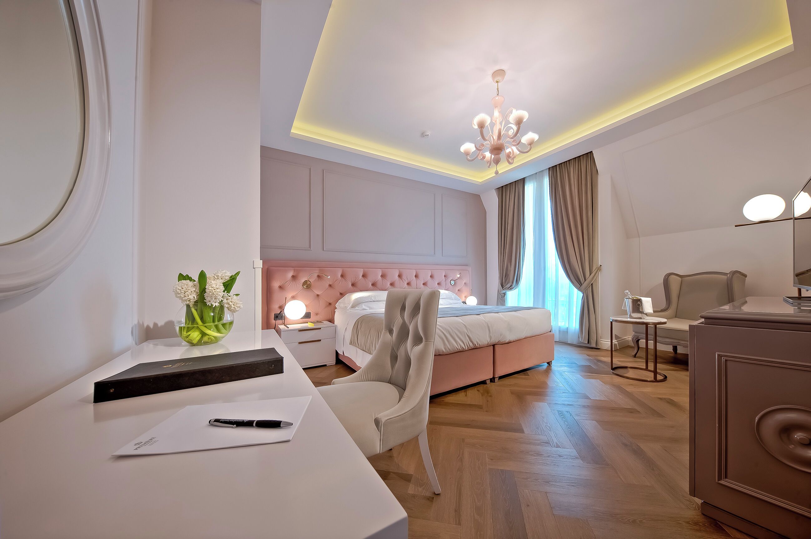 In-room safe, desk, free WiFi