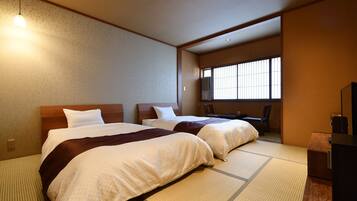 In-room safe, desk, free WiFi