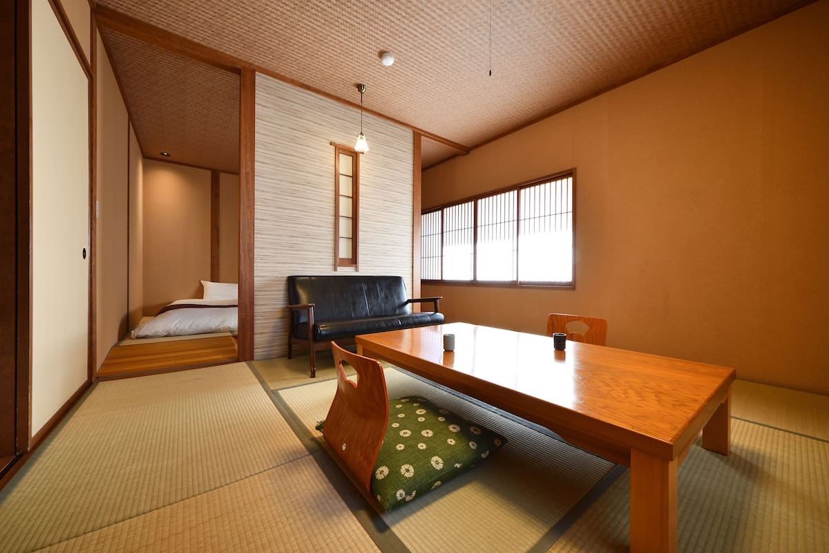 In-room safe, desk, free WiFi
