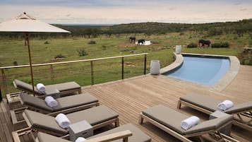 3 piscines extérieures