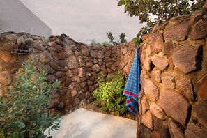 Deluxe Suite, 2 Bedrooms | Bathroom | Separate bathtub and shower, deep-soaking bathtub, free toiletries