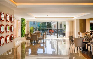 3 bar/dinlenme salonu, havuz kenarı barı, plaj barı 