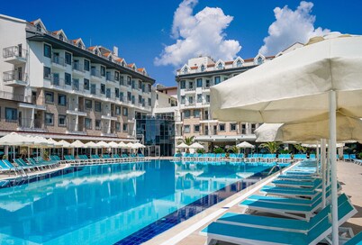 Side Aluna Hotel