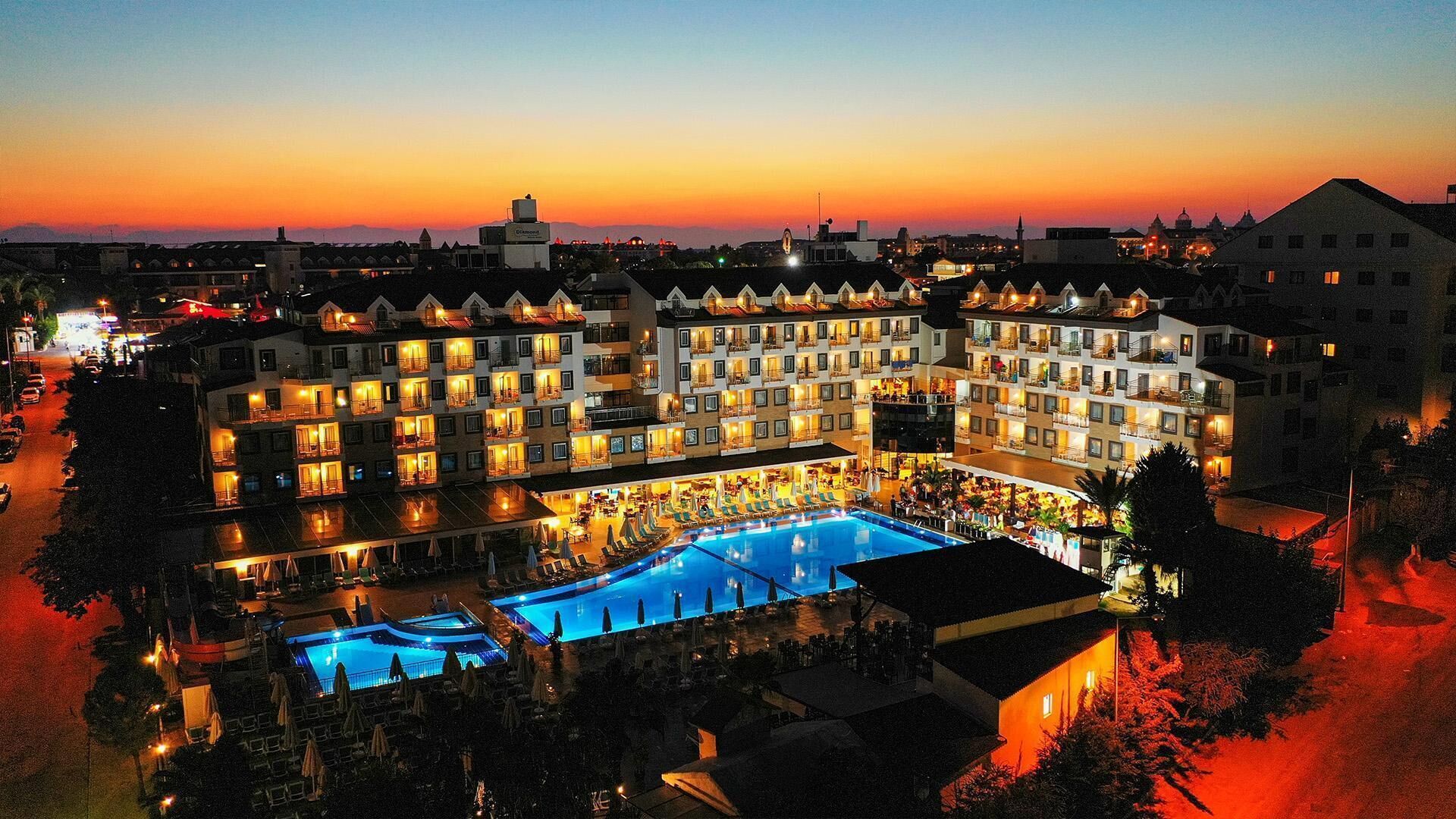 Piscine couverte, 2 piscines extérieures