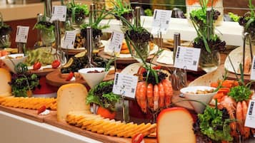 4 ristoranti; aperti a colazione, a pranzo e a cena