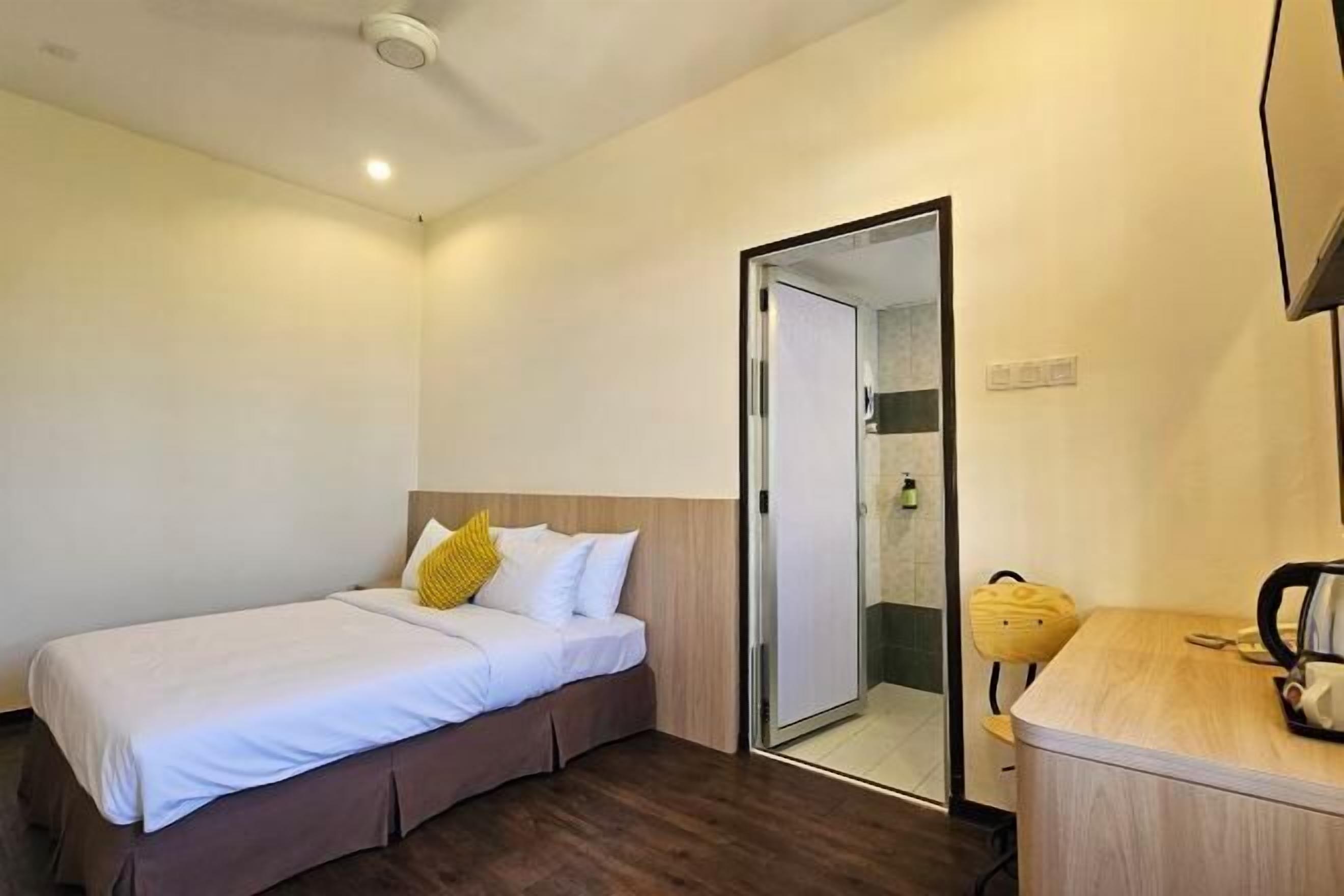 In-room safe, desk, iron/ironing board, free WiFi