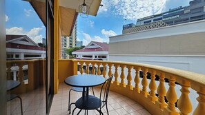 Family Room | In-room safe, desk, iron/ironing board, free WiFi - HOTEL 22 GURNEY (George Town)