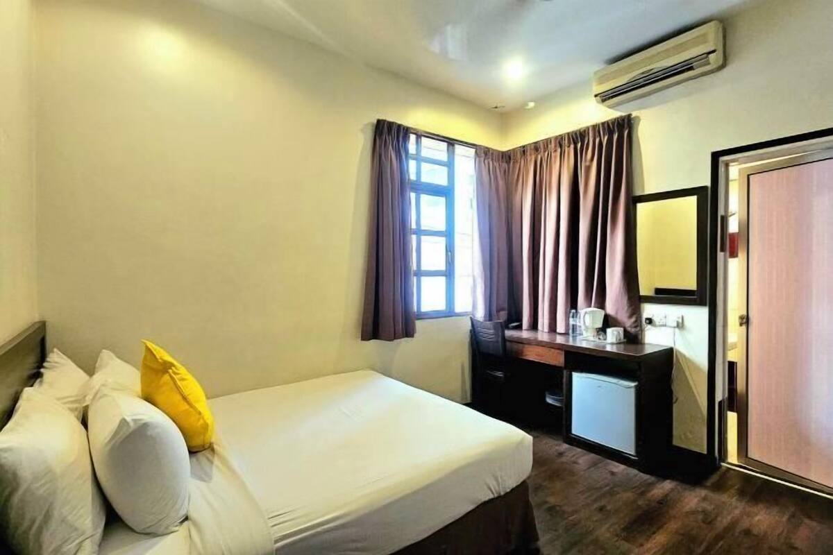 In-room safe, desk, iron/ironing board, free WiFi