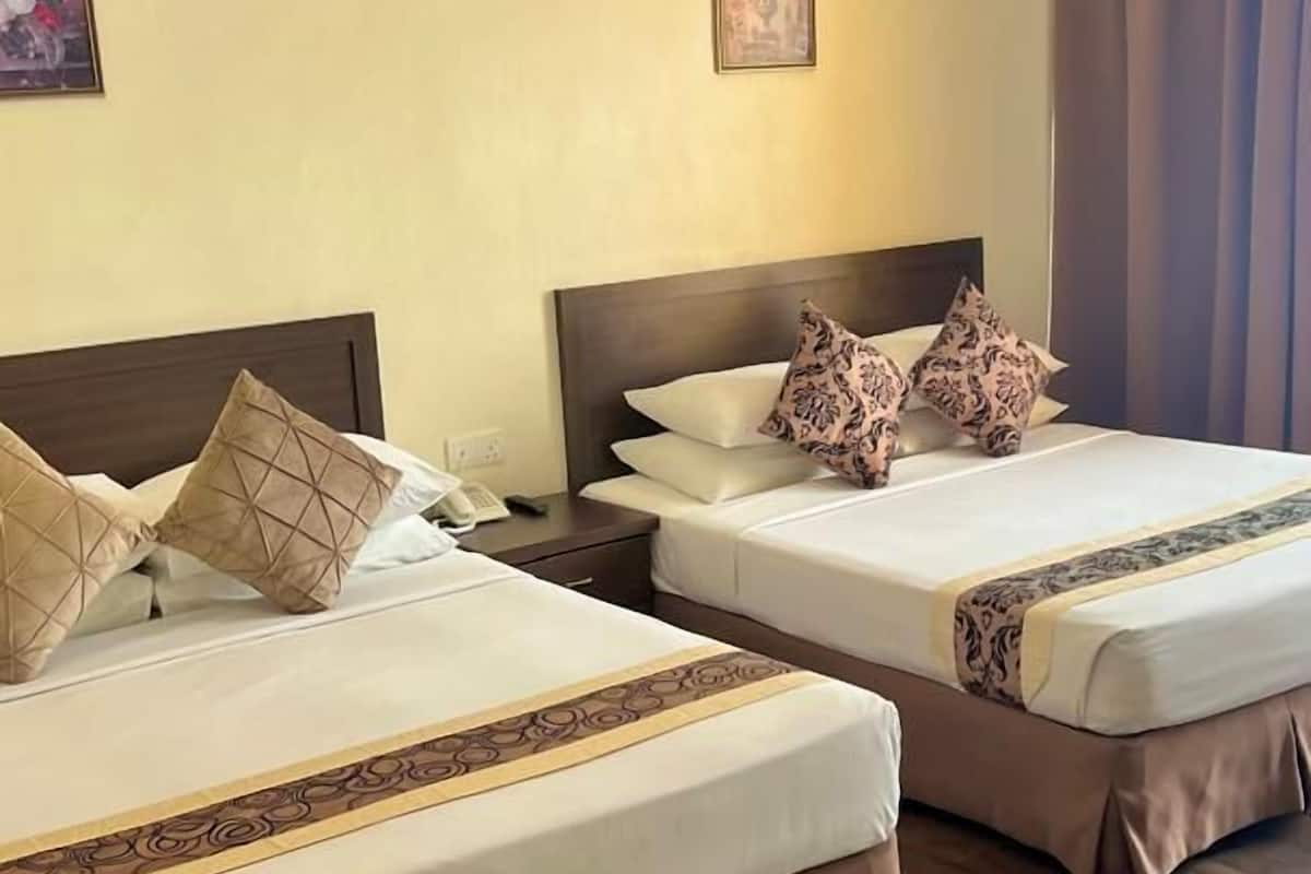 In-room safe, desk, iron/ironing board, free WiFi