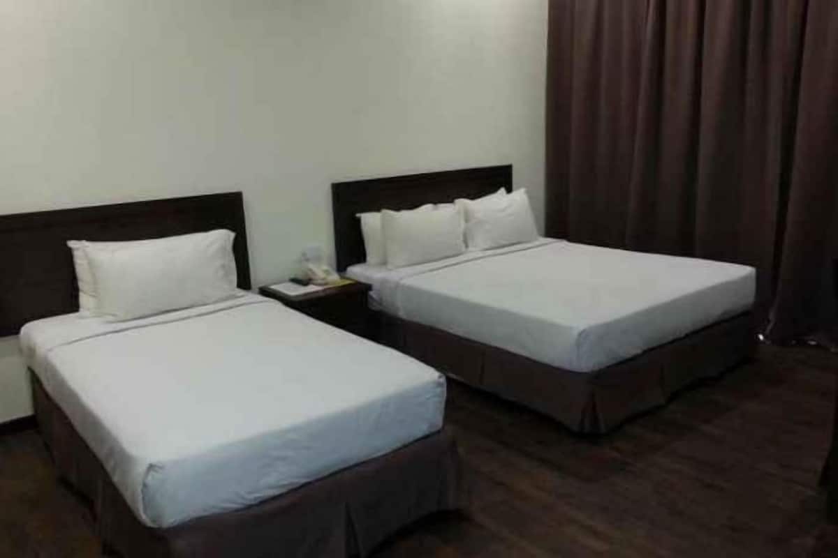 In-room safe, desk, iron/ironing board, free WiFi
