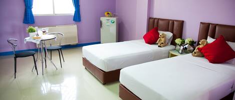 Deluxe Twin Room | Minibar, desk, blackout drapes, free WiFi