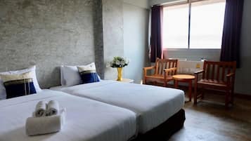 Minibar, escritorio, cortinas opacas y wifi gratis
