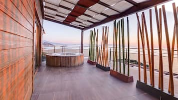 Superior Jacuzzi Room | Terrasse/Patio
