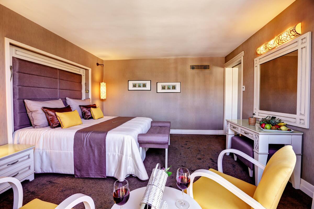 Minibar, in-room safe, desk, free WiFi