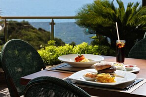 2 restaurants servant le petit déjeuner