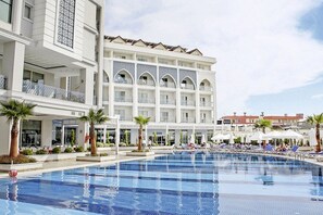 Indoor pool, outdoor pool - Diamond Elite Hotel & Spa - Adults Only (Manavgat)