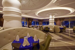 3 restaurants, breakfast, lunch, dinner served; Italian cuisine