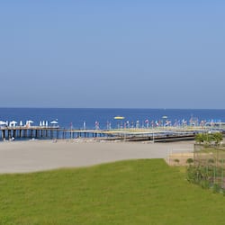 Playa privada, camastros, sombrillas y ski acuático